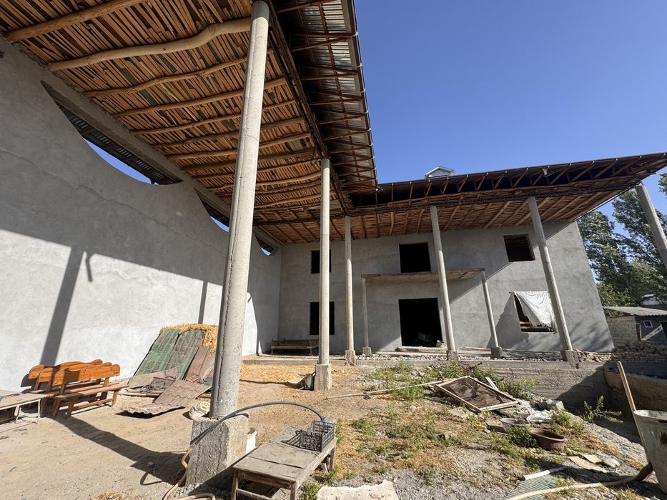 Уй сотилади 7.5 сотук 2этежли