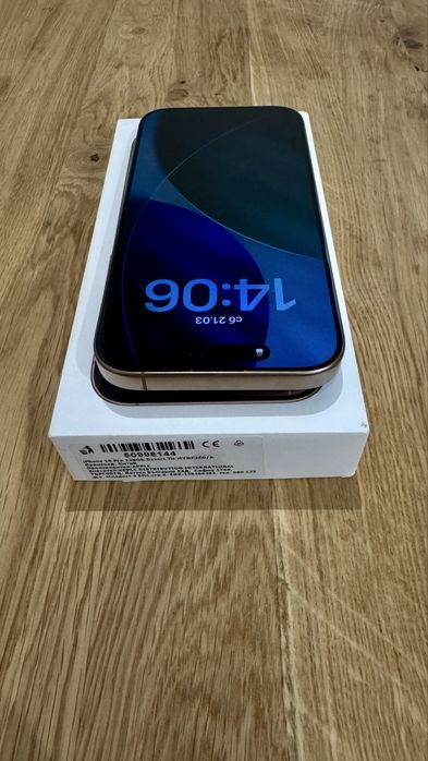 Iphone 16 pro с гаранция