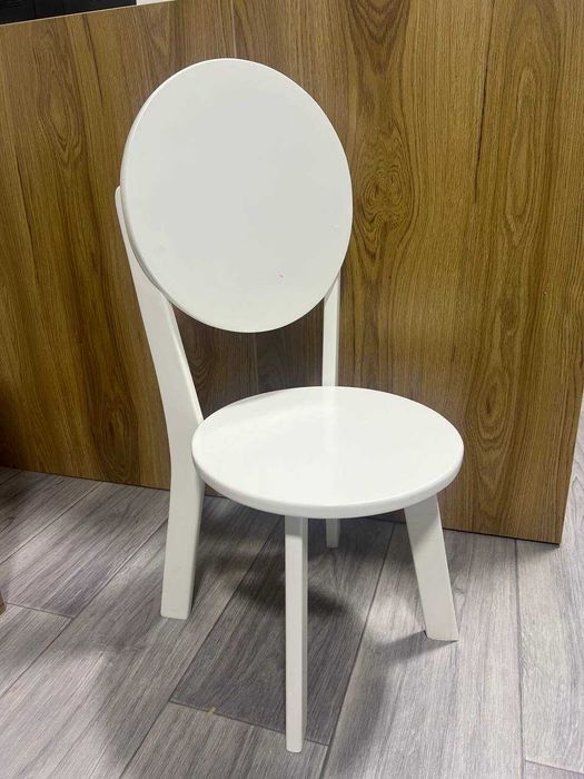 Cтол и стулья детскый