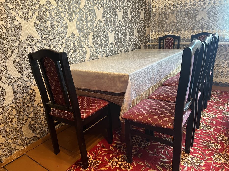 Продается стол со 8 стульями