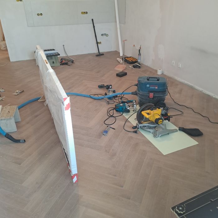 Установка межкомнатных дверей