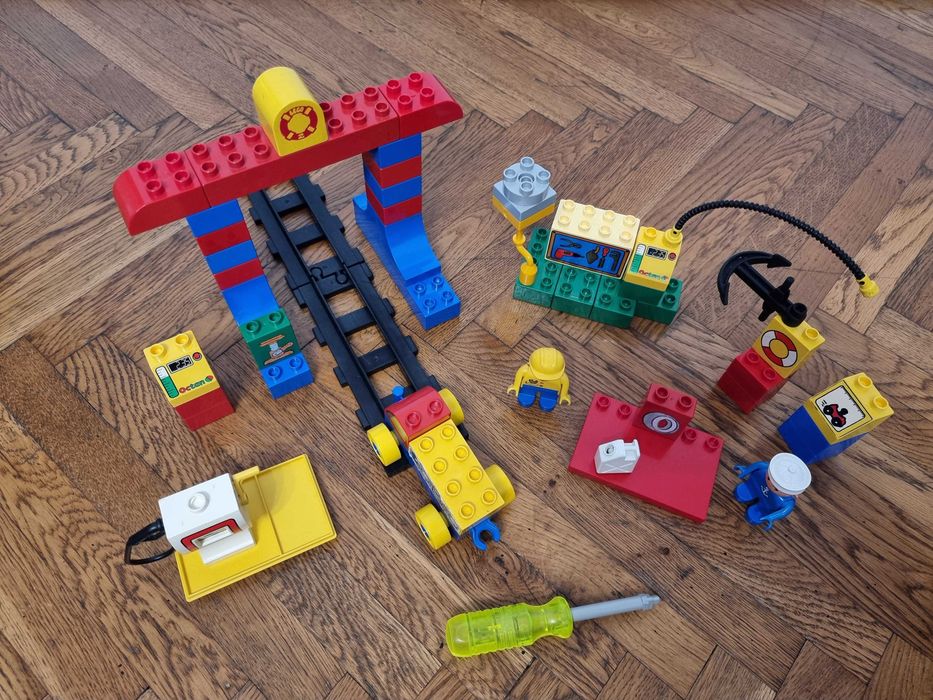 Lego duplo service auto si statie alimentare