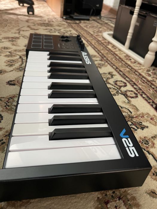 Midi клава Alesis V25