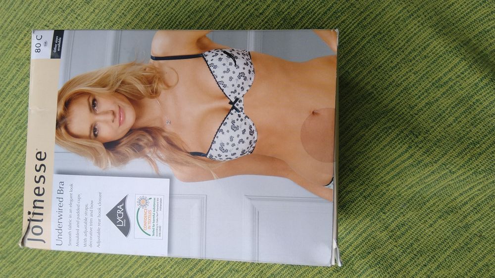 НОВ комплект сутиен 80C и бикини 40/42.