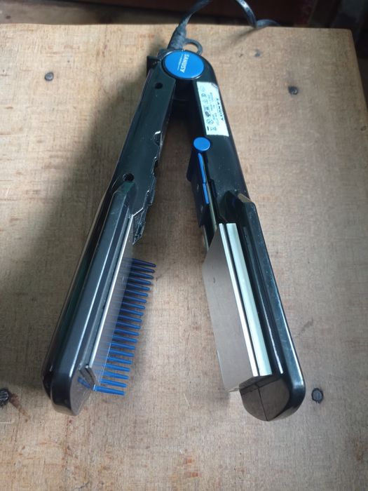 Vand 2xPlacă pentru păr. Preț negociabil