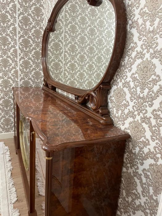 Продаётся горка, комод с зеркалом и стол