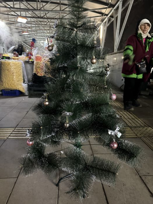 Продам елку новую