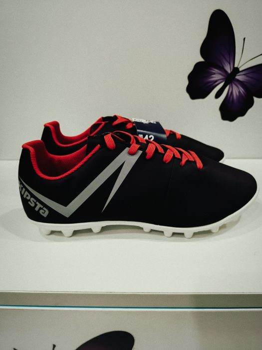 Бутонки, футболни обувки, нови