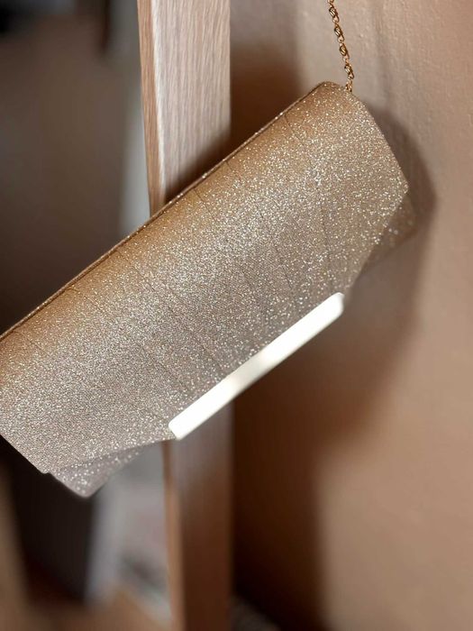 Дамска златна елегантна чанта