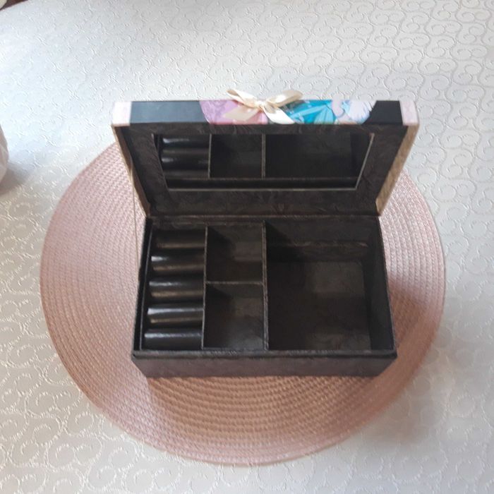 Кутия за  бижута или цветя