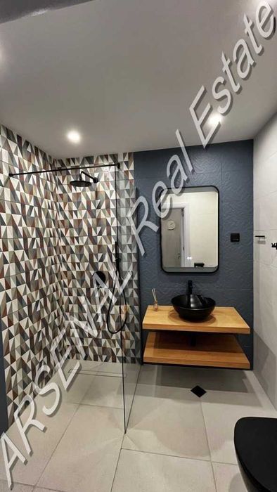 Двустаен апартамент под наем, Медицинска академия