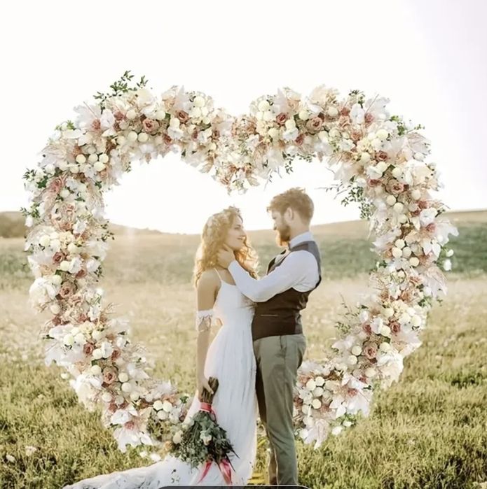 Подложни чинии, свещници, текстилни салфетки и цветя под наем