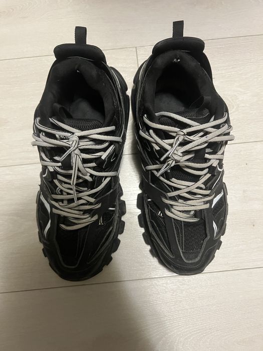 Balenciaga track 44