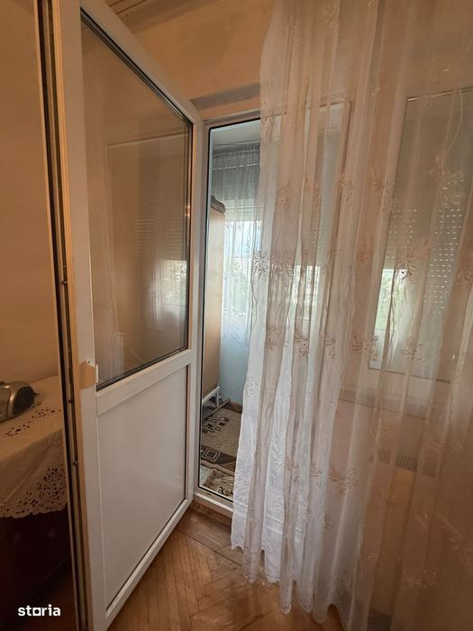 2  camere la etajul 3, centrala, termopan, izolat, zona Milcov