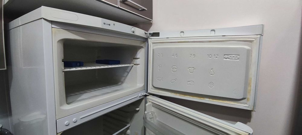 Продается холодильник Indesit