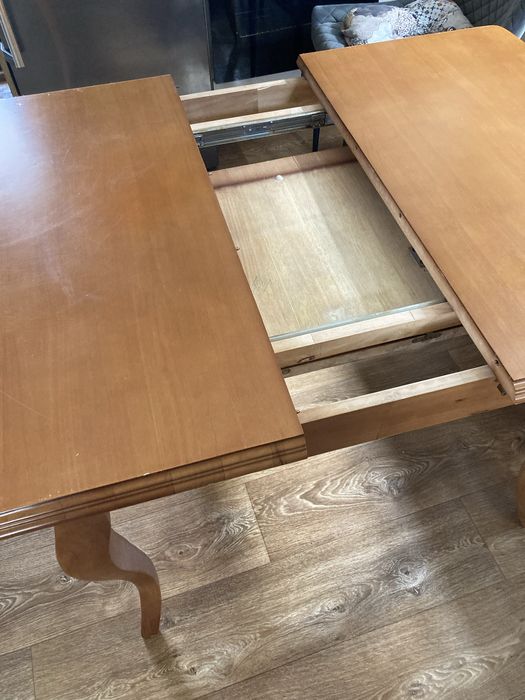 Разтегателна трапезна маса