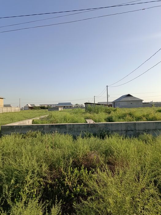 Участка сотилади каробчида 6сотихли фундаменти билан