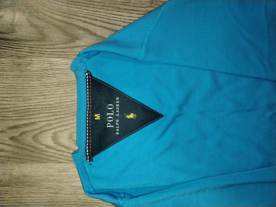 Синя блуза марката е Polo