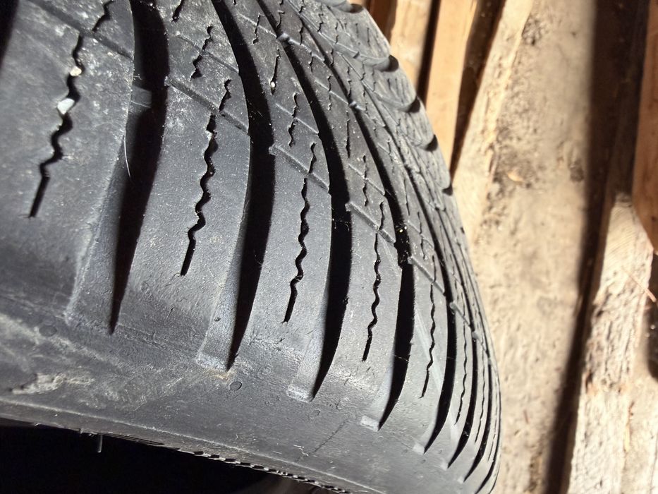 4 Anvelope Goodyear Vector 4Seasons – 215/60 R17 100H