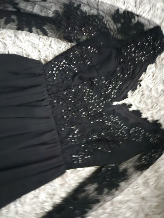 Rochie neagra,  deosebita