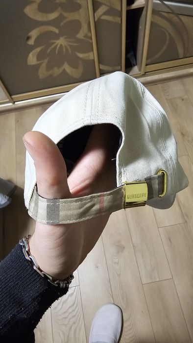 Sapca și palton Burberry