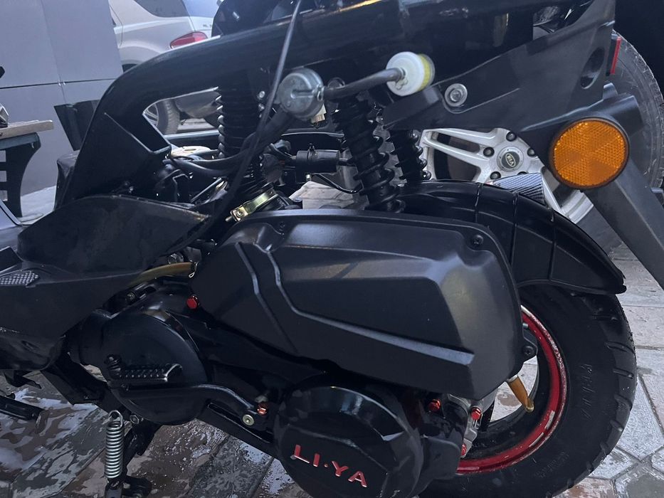 В продаже скутер м8 про