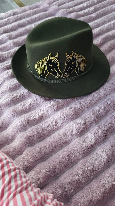 Vând palarie noua adusa din Germania  marime universala