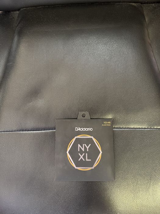 Продавам електрическа китара Harley Benton SC-400 SGT Classic+кейс с леки външни забележки+подарък нови струни и ръчноизработен кожен колан