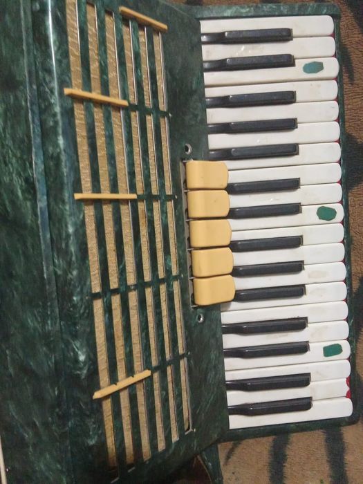 Продам музыкальный инструменты