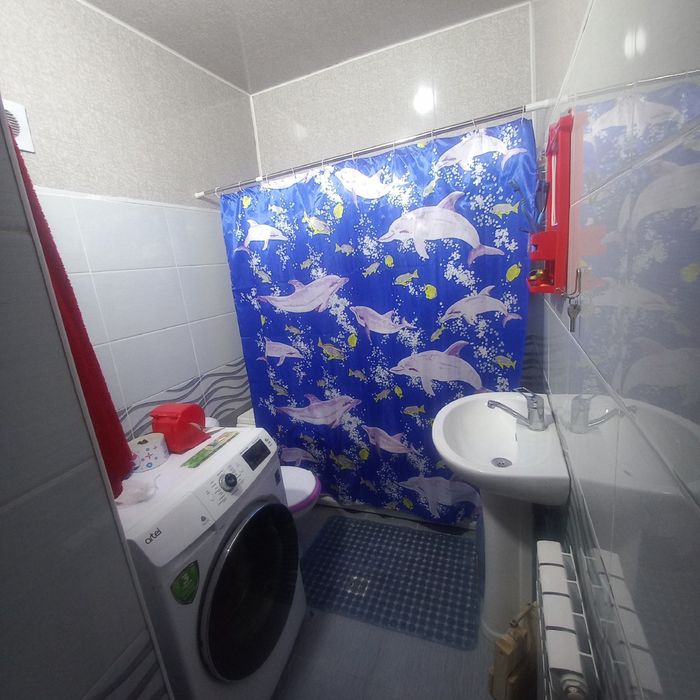 Андижон вил.  Ҳўжаобод  мошина бозори тепасида уй сотилади