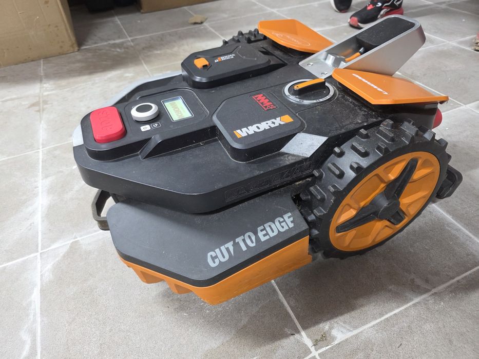 Robot tuns iarba Worx Vision Landroid M600 WR206E