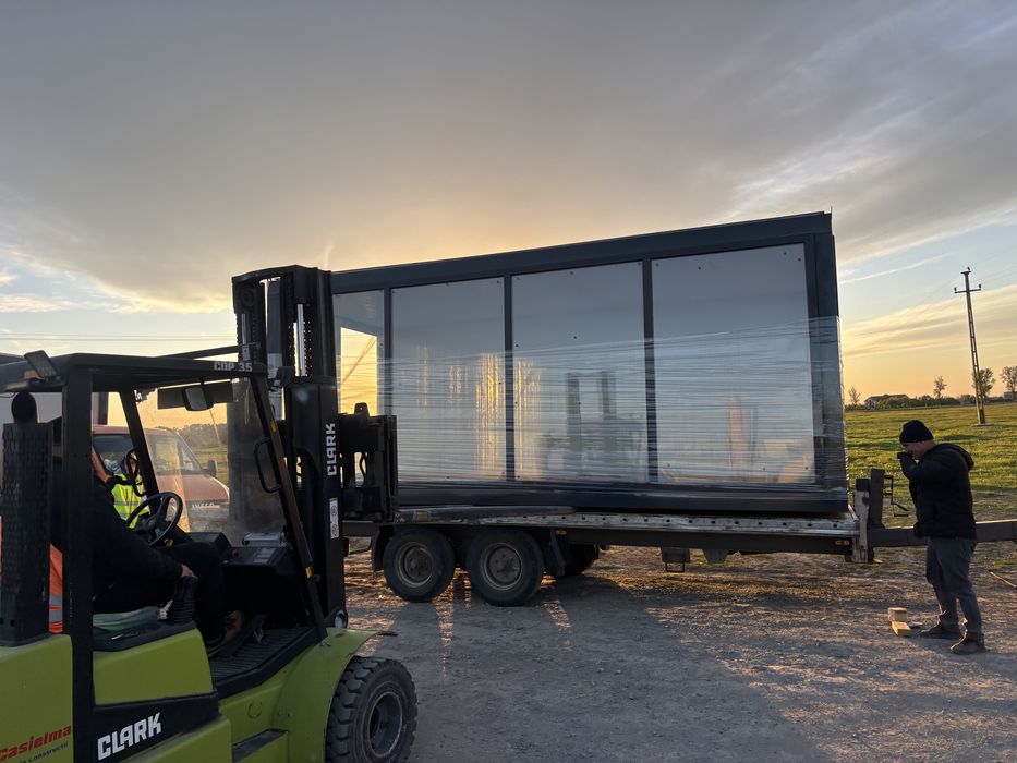Container cu vitrina pe stoc 2.7m x 6m