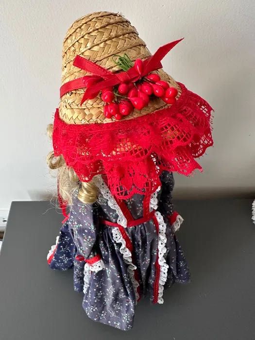 Păpușă de porțelan