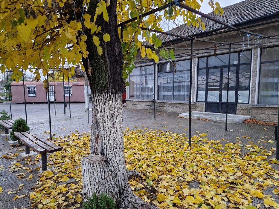 Продава се къща в центъра с уникална гледка към фонтан и природа!