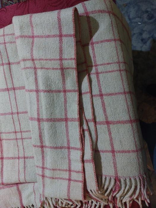 Pătură de lână - crem cu roz