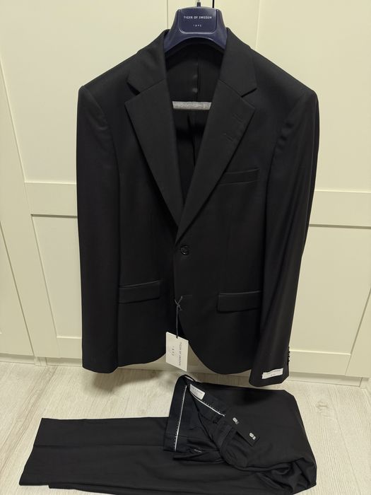 Costum nou Tiger of Sweden