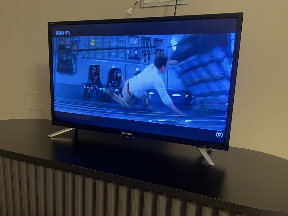 TV  LCD Sharp model LC-32CHES100E