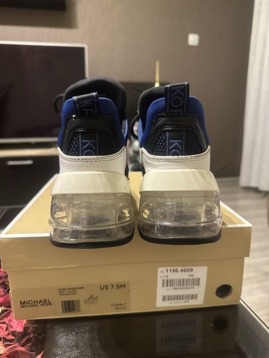 Оригинални обувки Michael Kors.