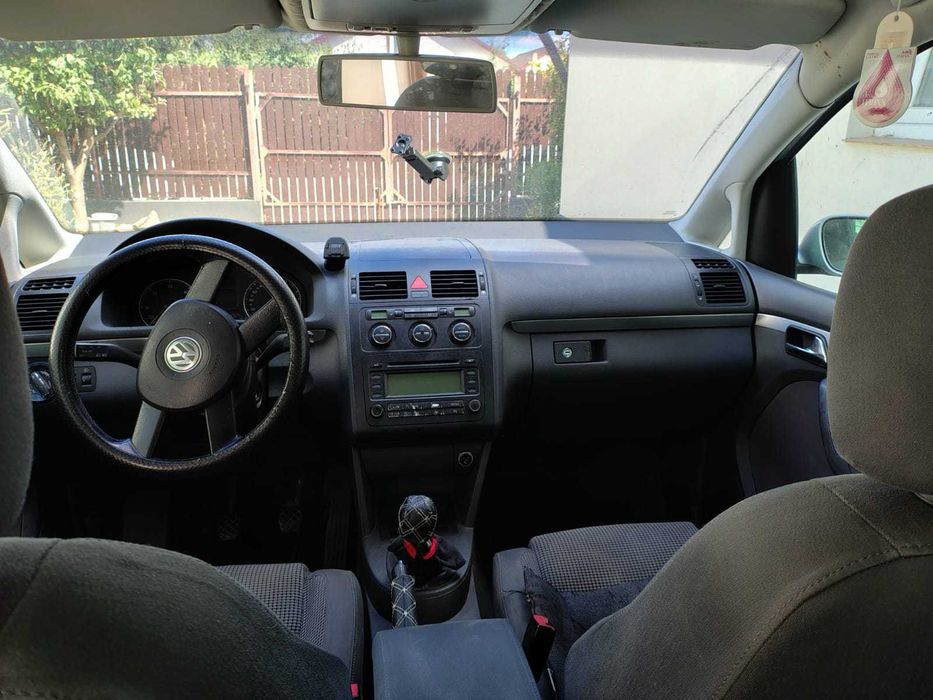 VOLKSWAGEN Touran 0 — imagine 3