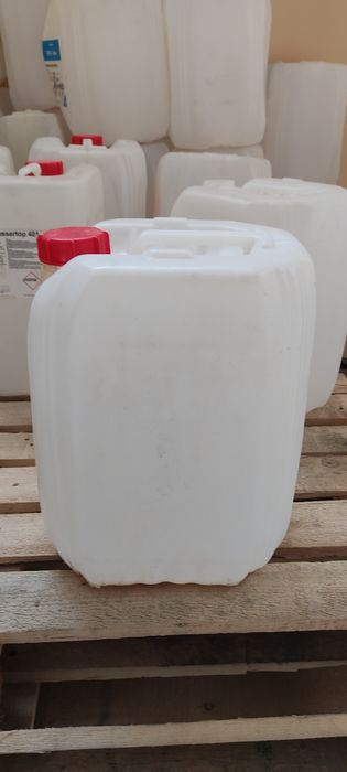 Канистры пластиковые 20 литров