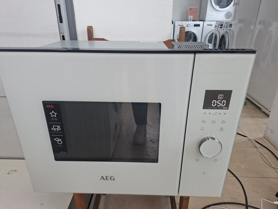 Микровълнова фурна за вграждане АЕG Serie 8000