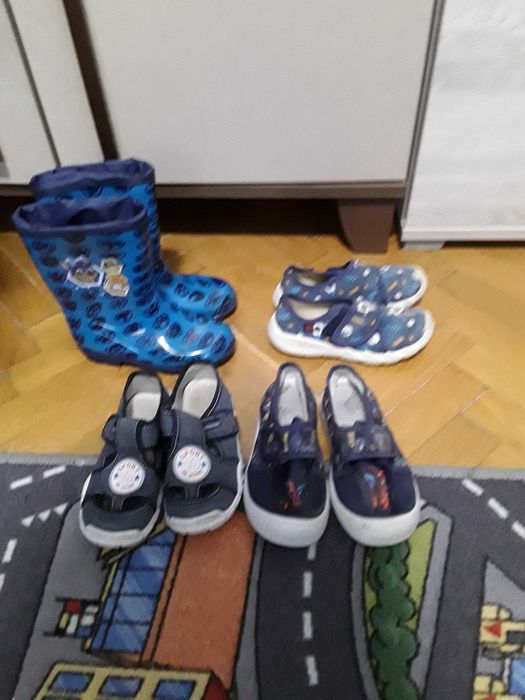 Продавам децки дрехи и обувки до номер  122