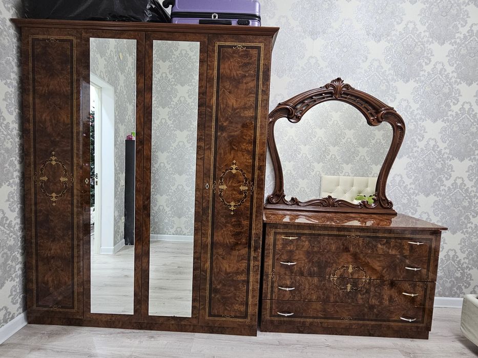 Шифоньер с комодом