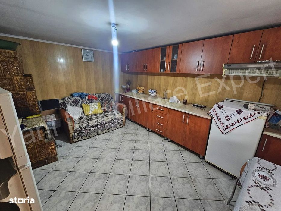 Casă de vânzare în comuna Corbeni, județ Argeș.