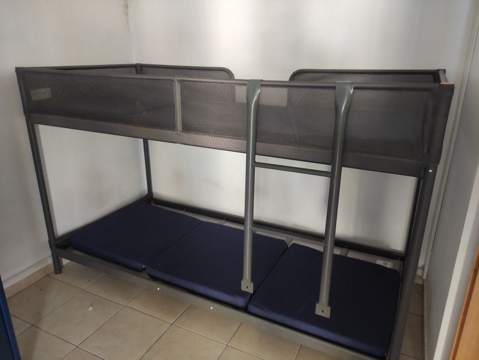 Продавам двуетажно легло в София почти ново метално разглобено..Лично