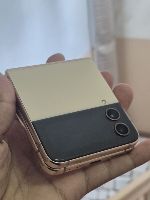 Samsung flip 4  256gb