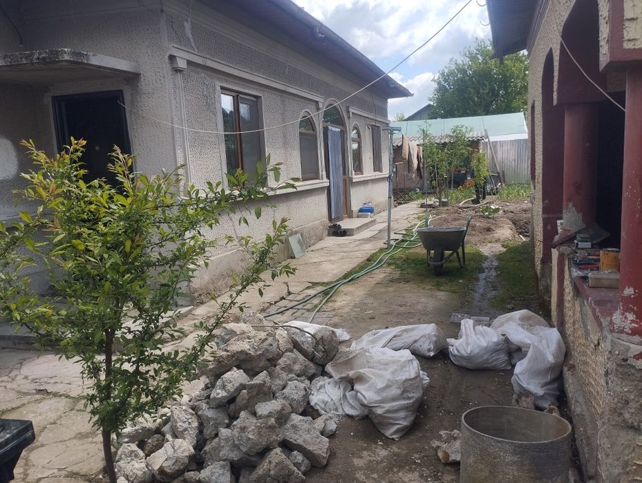 Casă de vânzare - Patru camere