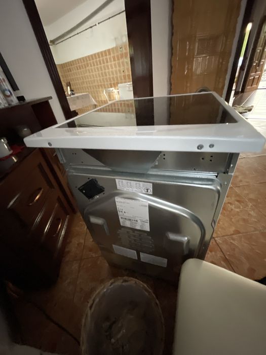 Aragaz electric Hansa FCCW53009, 4 Zone de gatit, Cuptor electric, Clasa A, Alb