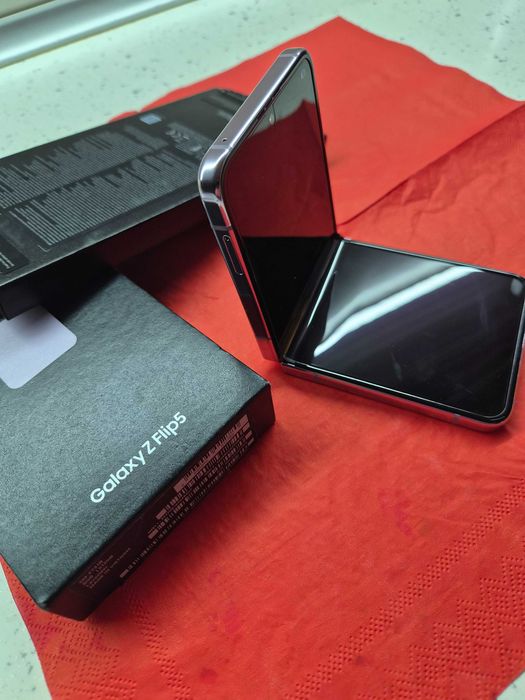 Телефон Samsung Flip 5