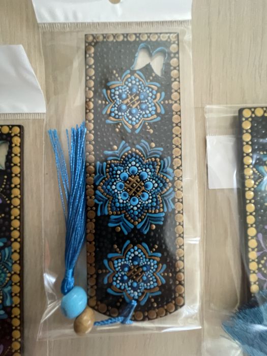 Semne de carte pictate in tehnica mandala